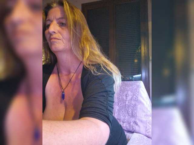 JennaDeluxe live cam on BongaCams