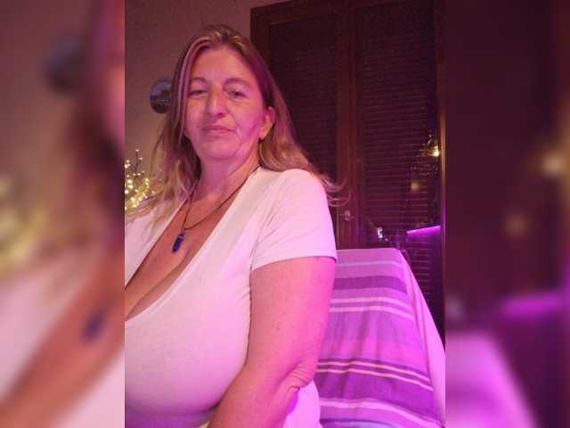 JennaDeluxe live cam on BongaCams