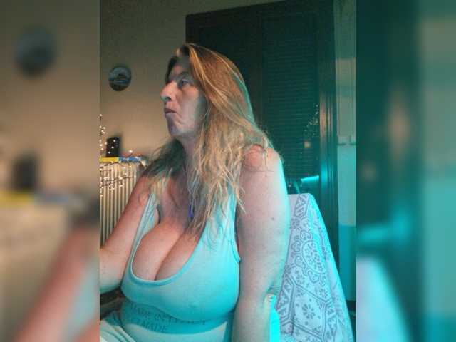 JennaDeluxe live cam on BongaCams