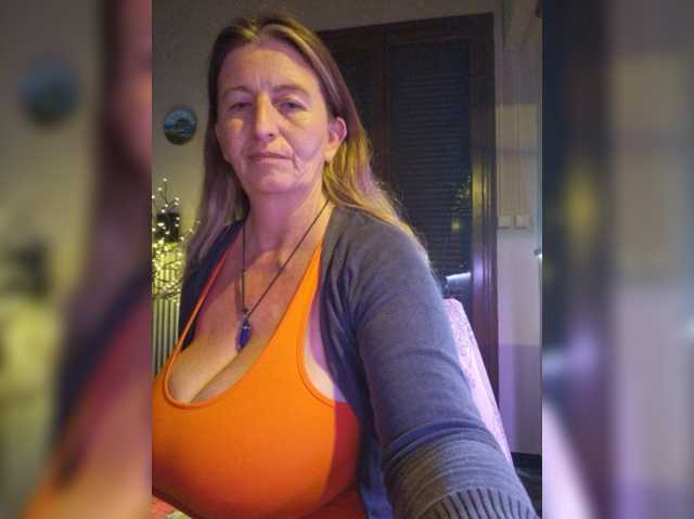 JennaDeluxe live cam on BongaCams