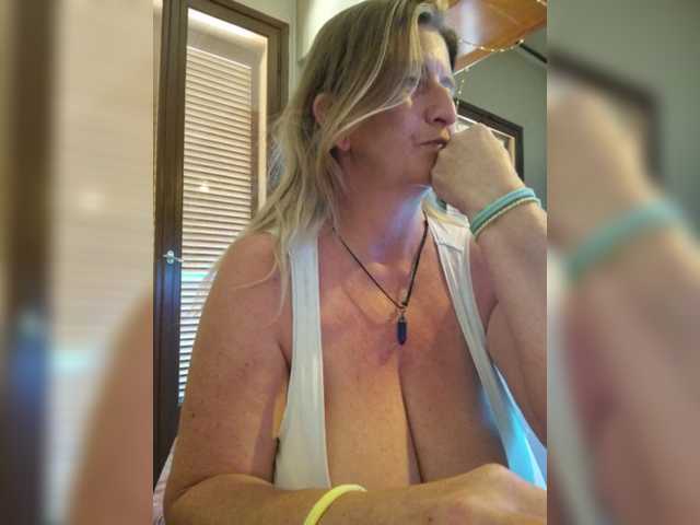 JennaDeluxe live webcam show