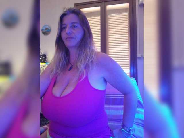JennaDeluxe live cam on BongaCams