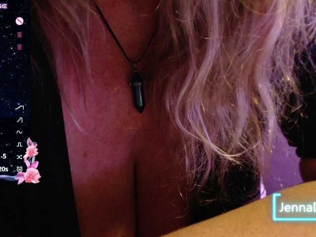 JennaDeluxe live cam on BongaCams
