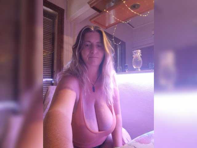 JennaDeluxe live cam on BongaCams