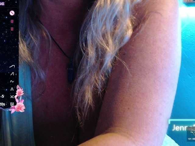 JennaDeluxe live cam on BongaCams
