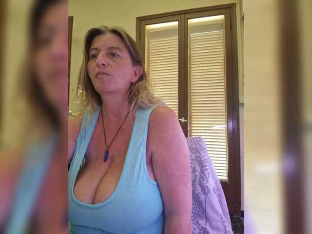 JennaDeluxe live cam on BongaCams