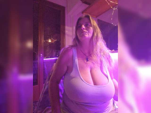 JennaDeluxe live cam on BongaCams