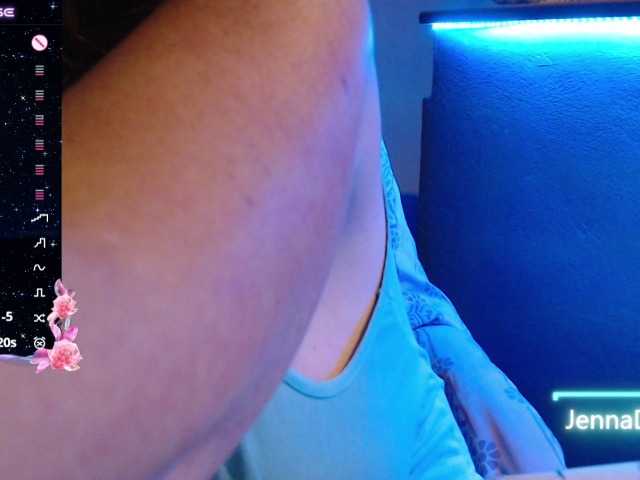 JennaDeluxe live cam on BongaCams