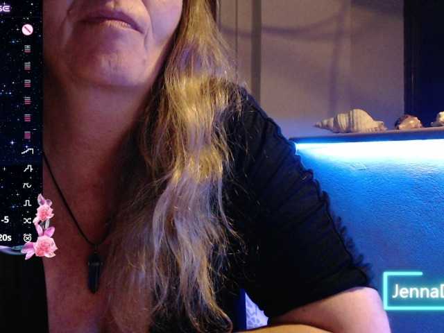 JennaDeluxe live cam on BongaCams