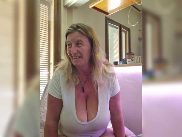 JennaDeluxe live cam on BongaCams