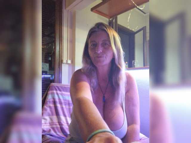 JennaDeluxe live cam on BongaCams