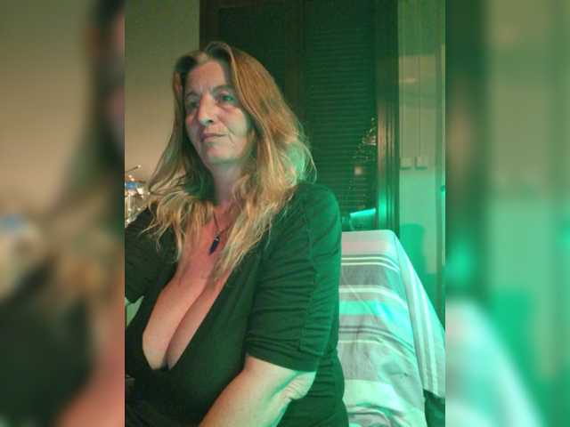 JennaDeluxe live cam on BongaCams