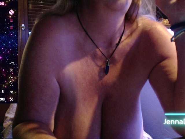 JennaDeluxe live cam on BongaCams