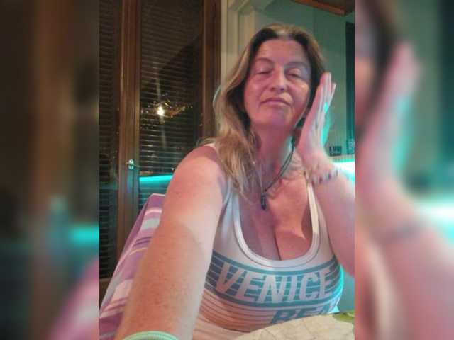 JennaDeluxe's BongaCams show and profile