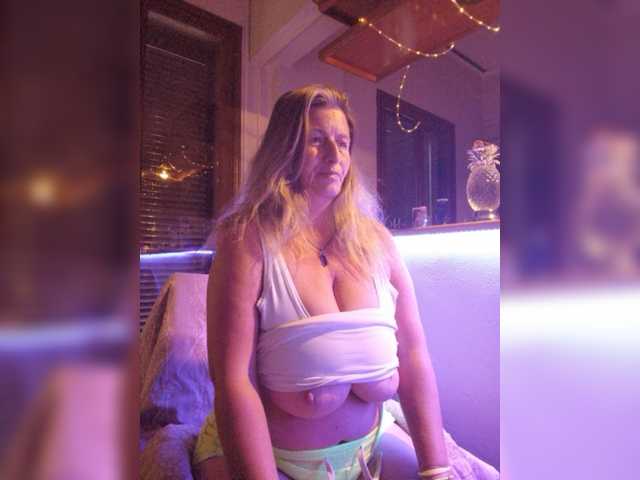 JennaDeluxe live cam on BongaCams