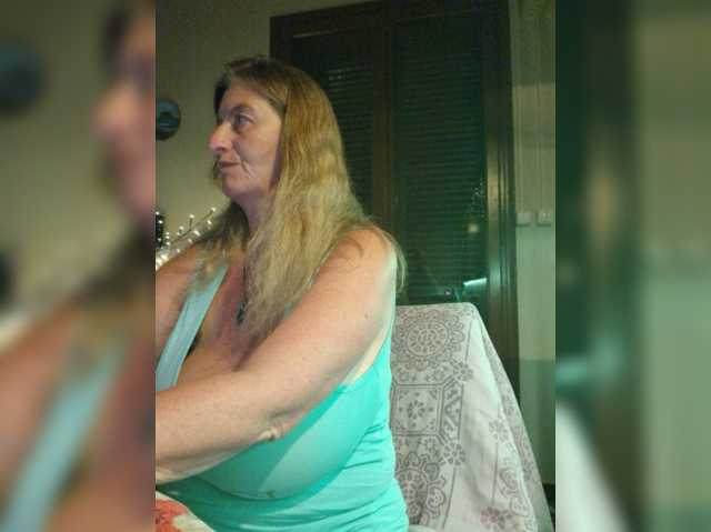 Sex chat gratuit in direct cu JennaDeluxe pe BongaCams