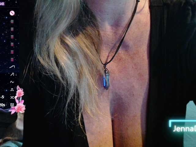 JennaDeluxe live cam on BongaCams