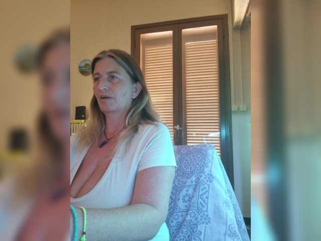 JennaDeluxe live cam on BongaCams