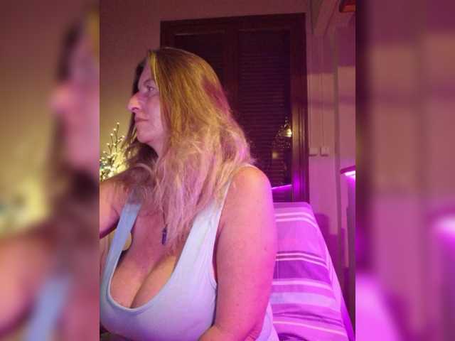 JennaDeluxe live cam on BongaCams