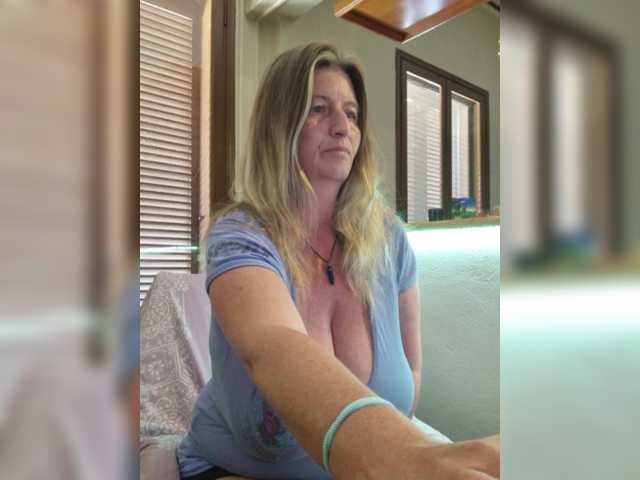 JennaDeluxe live cam on BongaCams