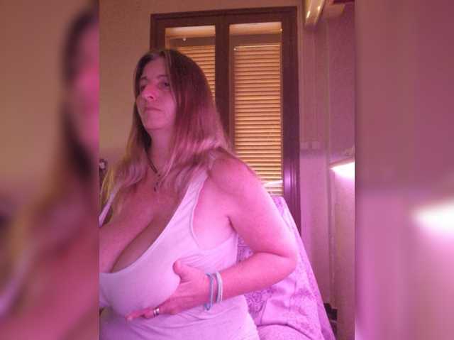 JennaDeluxe live cam on BongaCams