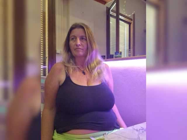 JennaDeluxe live cam on BongaCams