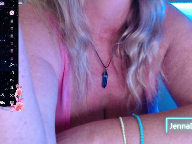 JennaDeluxe live cam on BongaCams