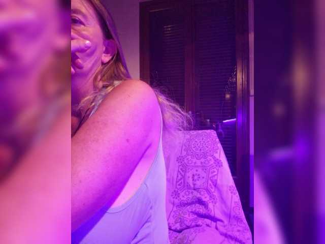 JennaDeluxe live cam preview