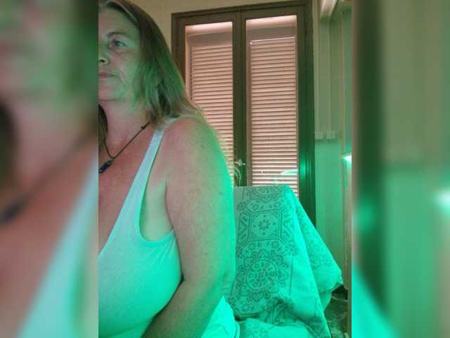 JennaDeluxe live cam on BongaCams