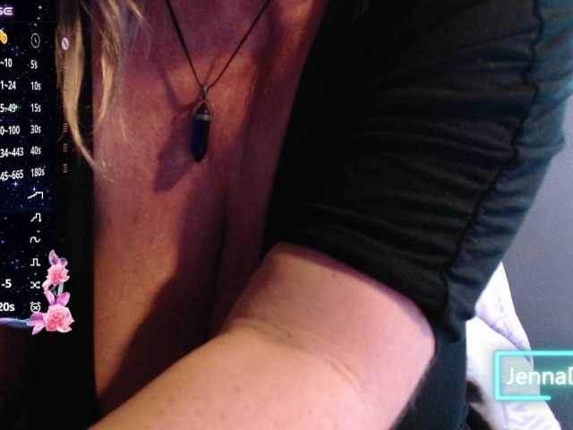 JennaDeluxe live cam on BongaCams