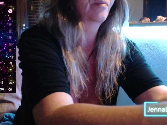 JennaDeluxe live cam