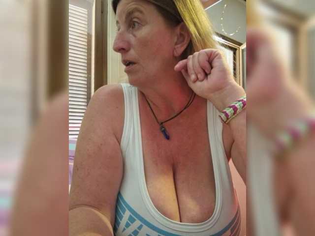 JennaDeluxe live cam on BongaCams