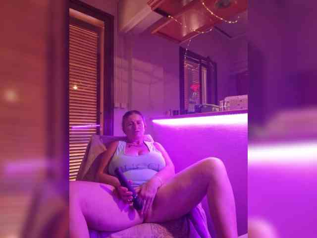 Model: JennaDeluxe