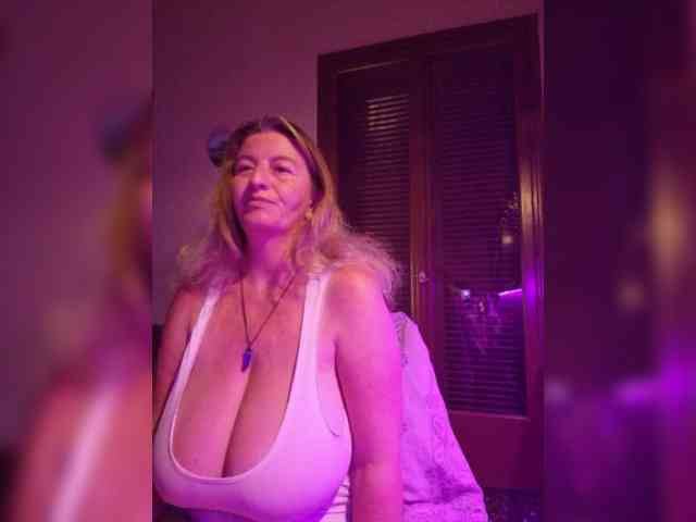 Model: JennaDeluxe