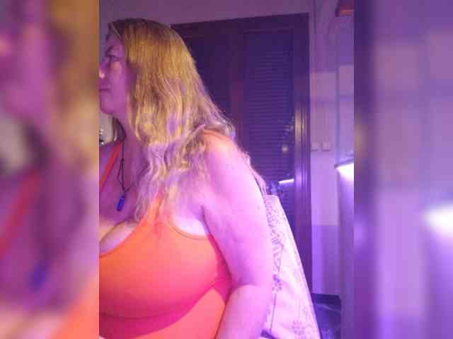 Model: JennaDeluxe