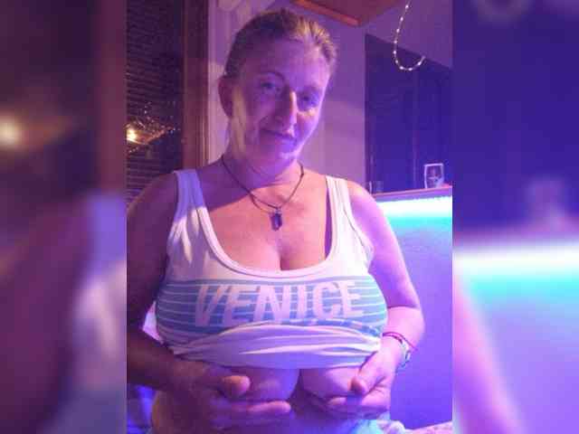 Model: JennaDeluxe