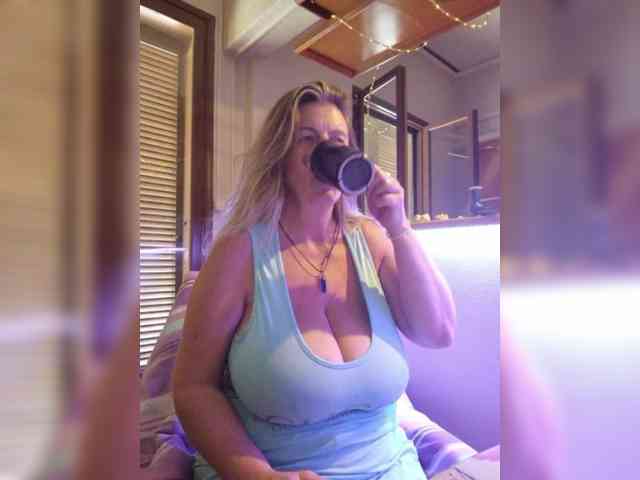 Model: JennaDeluxe