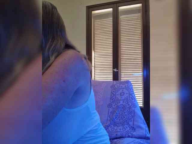 Model: JennaDeluxe