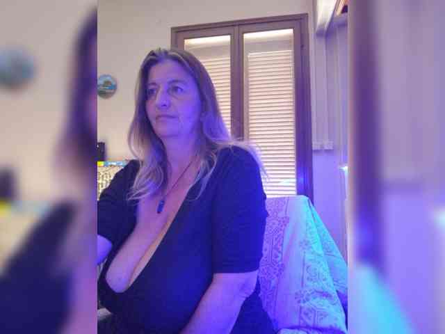 Model: JennaDeluxe