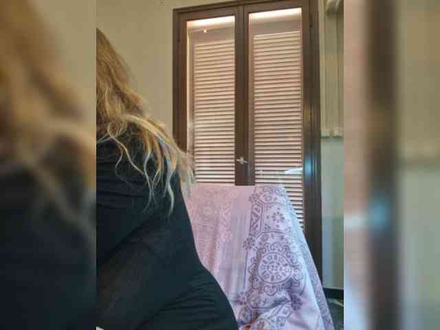 Model: JennaDeluxe