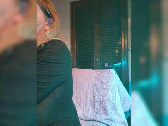 Model: JennaDeluxe