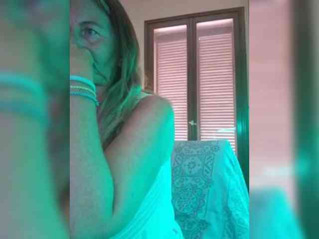 Model: JennaDeluxe