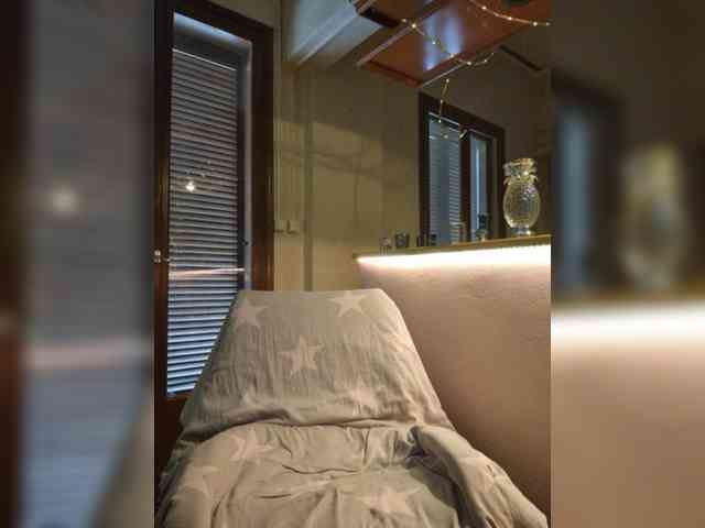 Model: JennaDeluxe