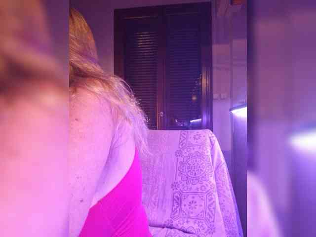 Model: JennaDeluxe