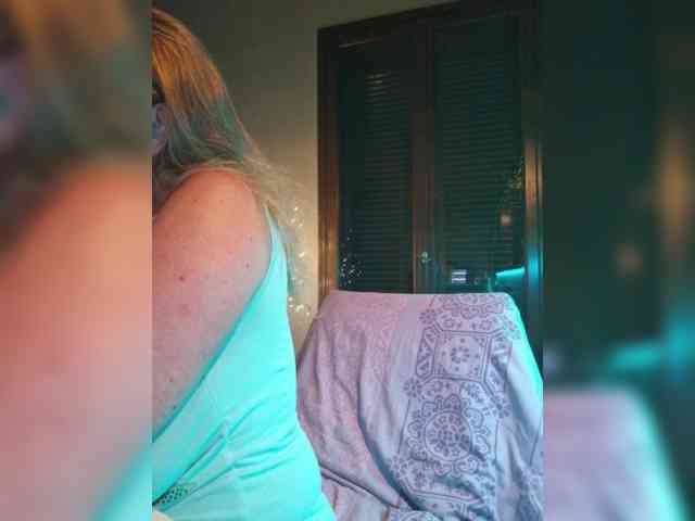 Model: JennaDeluxe