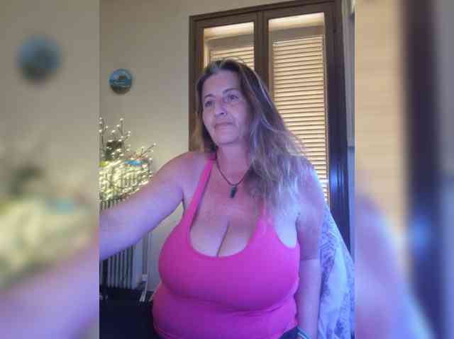 Model: JennaDeluxe