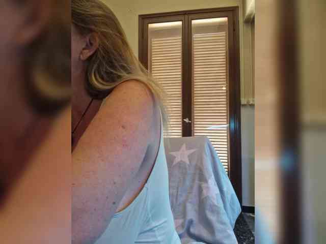 Model: JennaDeluxe