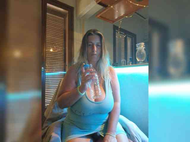 Model: JennaDeluxe