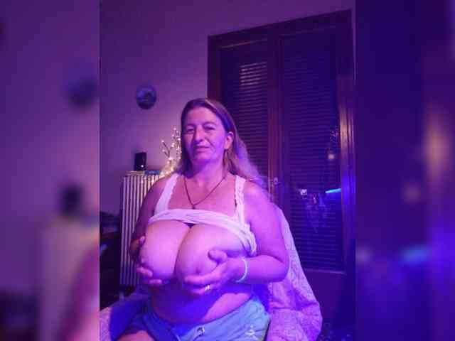 Model: JennaDeluxe