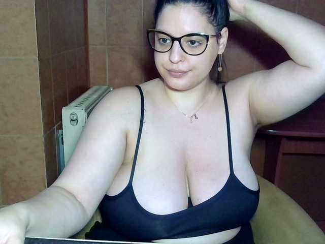 MoniqQuuen live cam on BongaCams